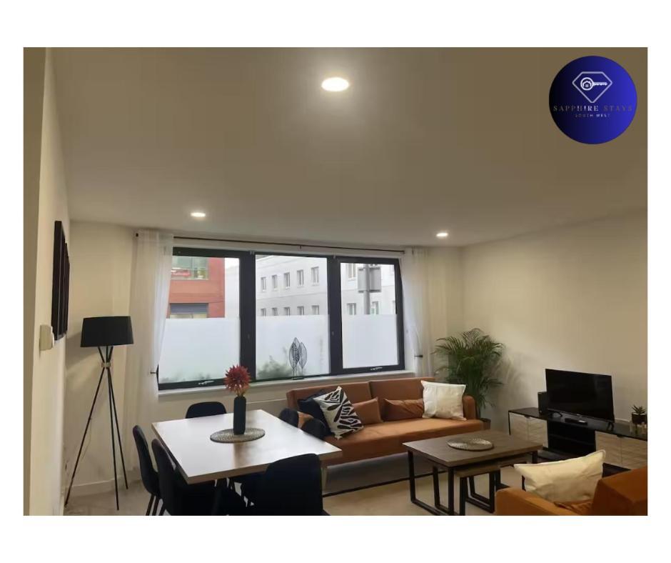 Modern Centre Apartment *